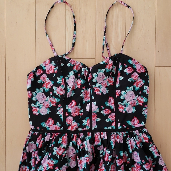 XXI FLOWER DRESS - Picture 2 of 7